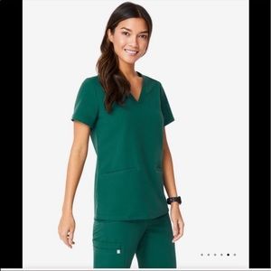 Figs hunter green casma top
